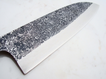 Yoshikane Raiun Damast Santoku, 18 cm, handgeschmiedet und -signiert