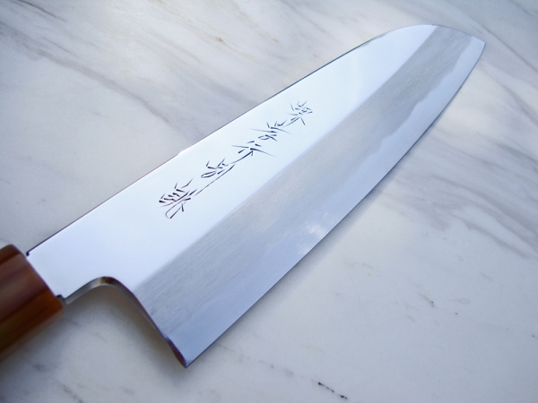 Rarität - Itsuo Doi Shirogami Spiegel Santoku, 19,5 cm, Meisterstück handgeschmiedet und -signiert, nicht rostfrei
