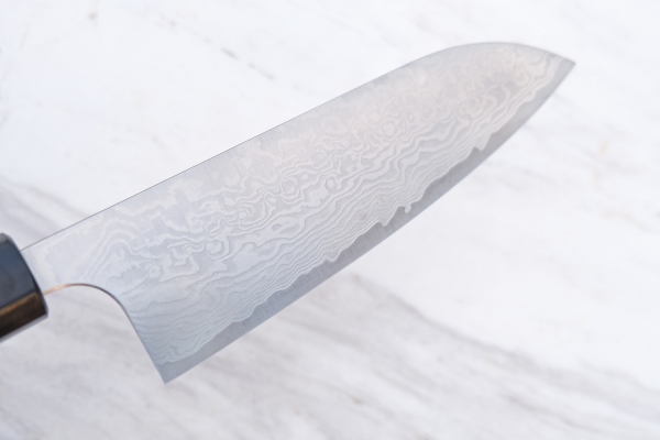 AZAI R2 Stahl Wa Santoku 17 cm, handgeschmiedet und -signiert, rostfrei