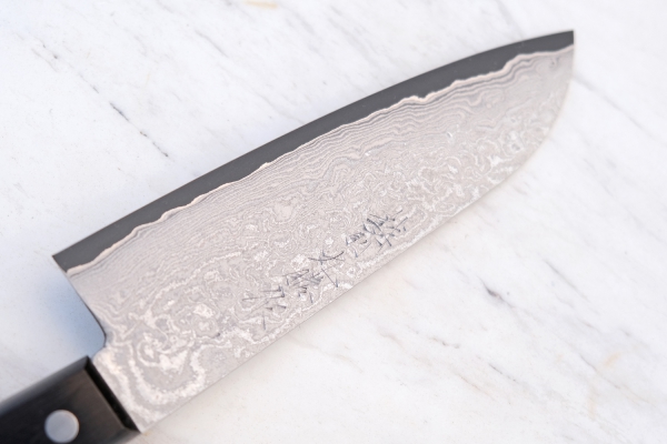 AZAI Uzushio Santoku Damastmesser, 61 Lagen, 17 cm Klingenlänge