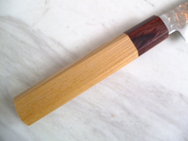 AOKI Sakai Takayuki VG10 Suminagashi Tsuchime Wa Petty, 15 cm Klingenlänge, rostfrei, Griff jap. Zelkove