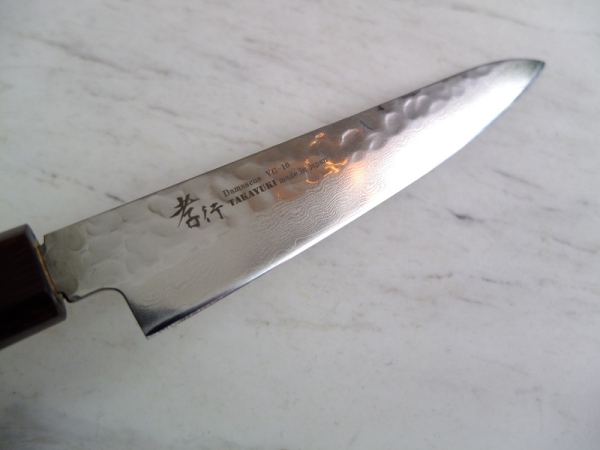 AOKI Sakai Takayuki VG10 Suminagashi Tsuchime Wa Petty, 15 cm Klingenlänge, rostfrei, Griff jap. Zelkove