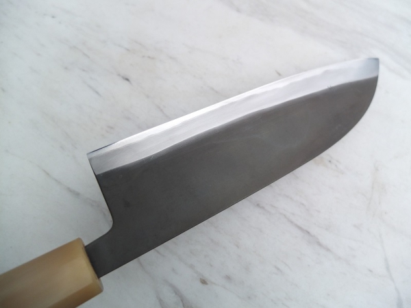 HEIJI Schmiede Santoku schwarz, 19 cm Klinge mit Honbazuke, handgeschmiedet und -signiert, rostfrei
