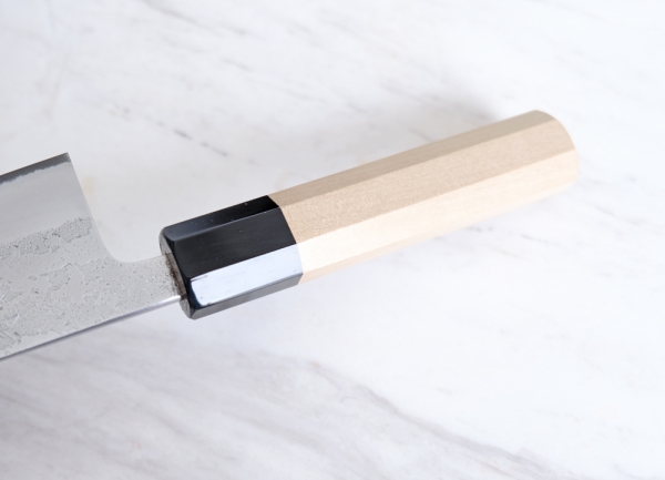 Yoshikane Nashi-ji Kengata Santoku 16 cm, handgeschmiedet und -signiert